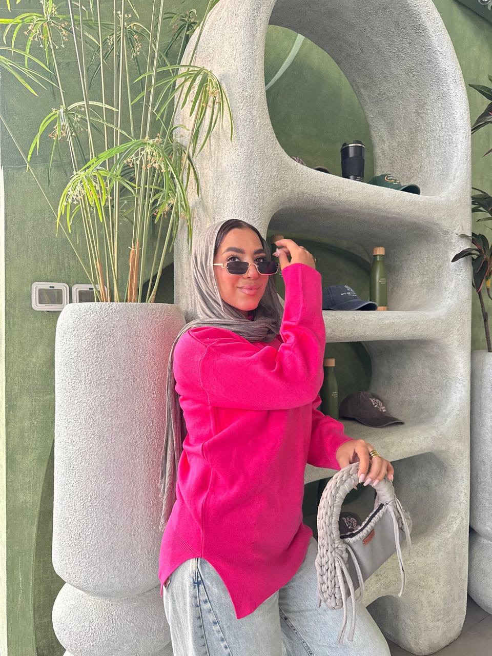 Basic pullover with slits