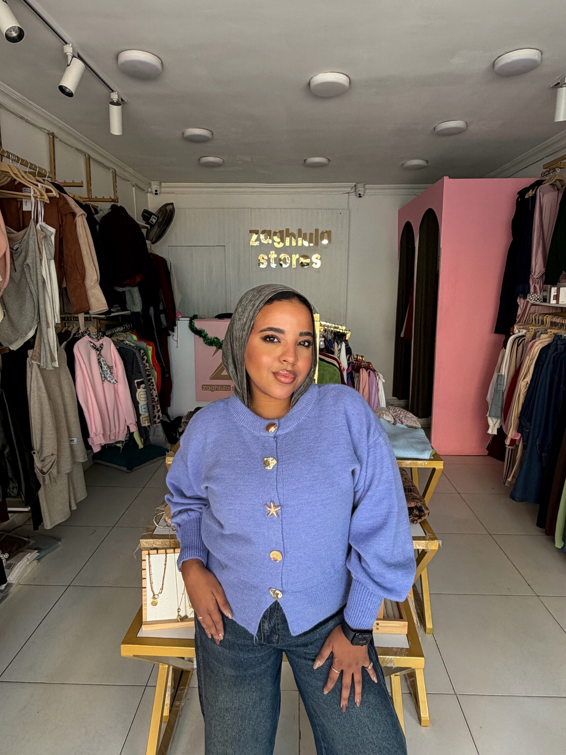 Pullover gold buttons